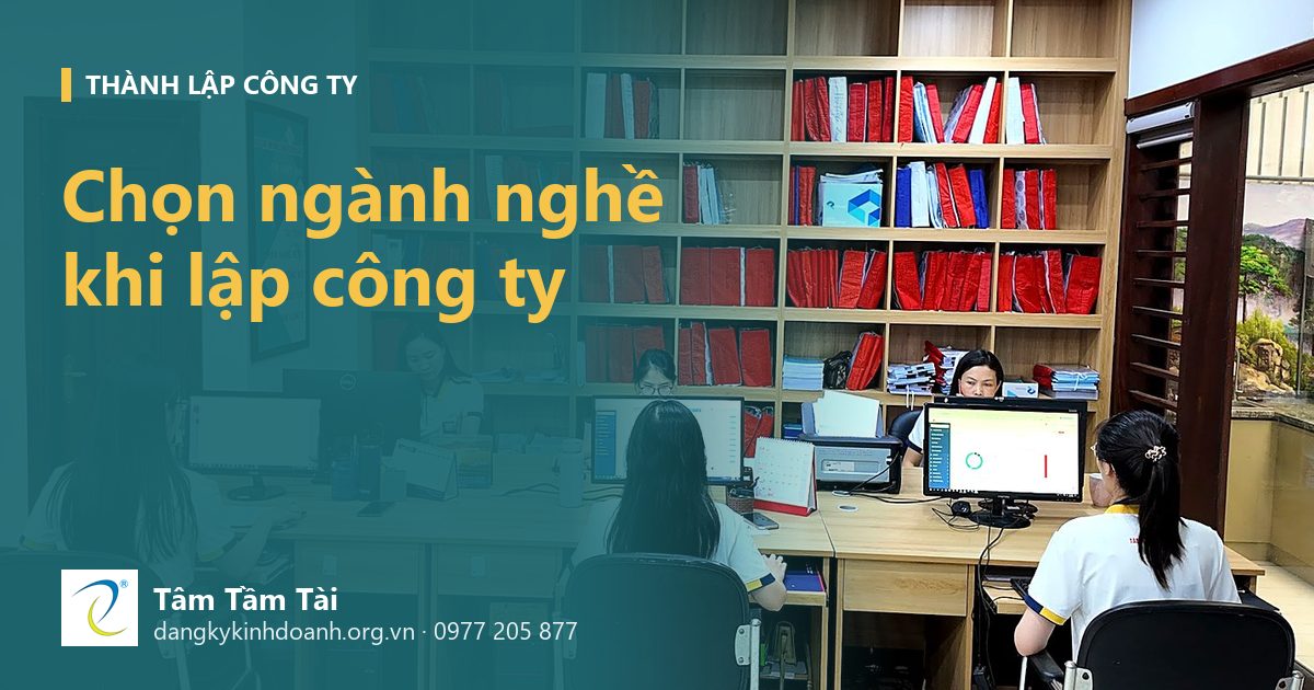 Chọn ngành nghề khi lập công ty – ảnh nền: nhân viên Tâm Tầm Tài xử lý hồ sơ doanh nghiệp