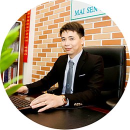 Khách hàng cầm giấy chứng nhận đăng ký doanh nghiệp