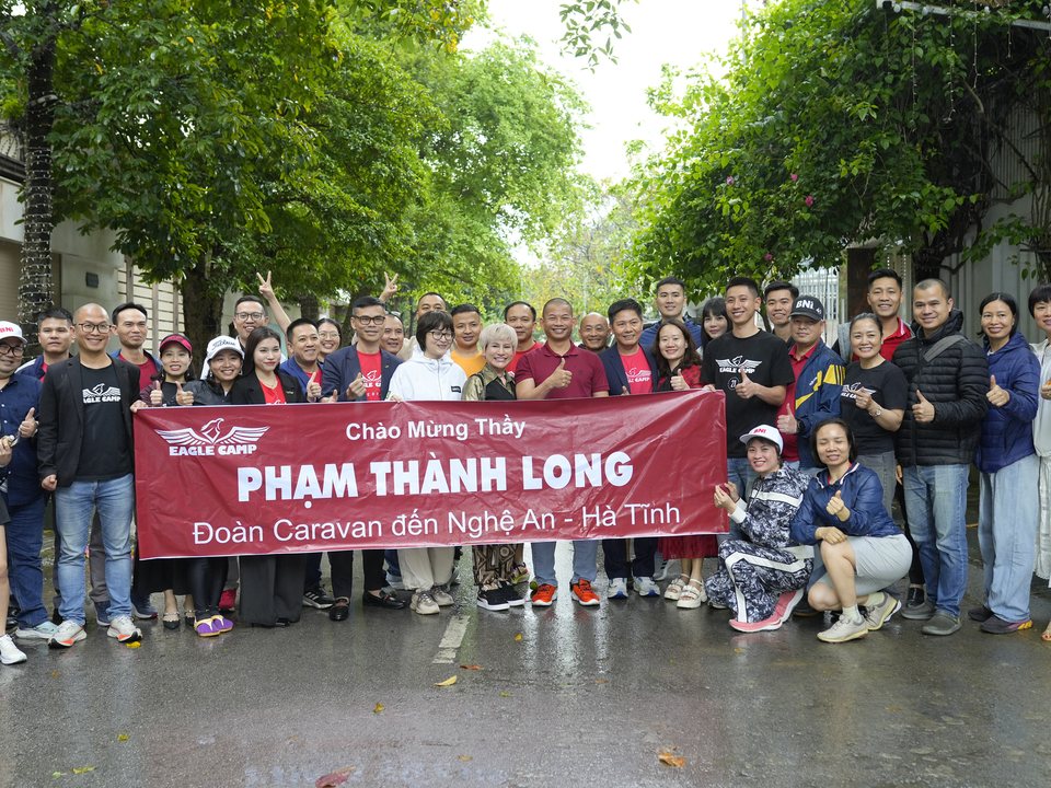 Thầy Phạm Thành Long cùng đoàn Caravan doanh nhân đến thăm Tâm - Tầm - Tài