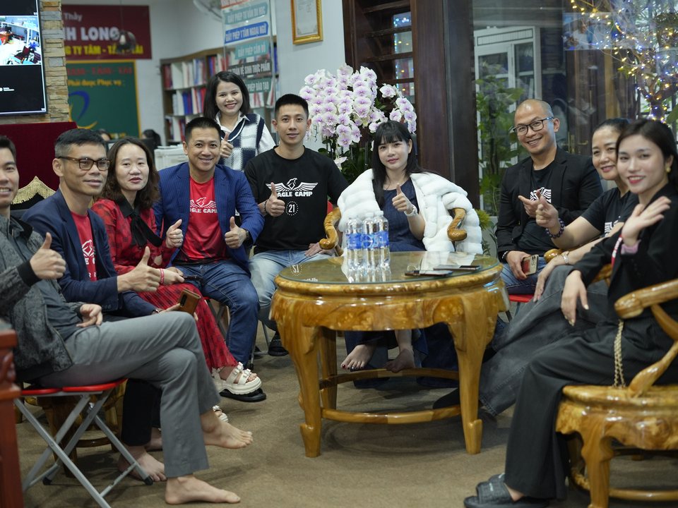 Buổi giao lưu của thầy Phạm Thành Long và đoàn doanh nhân với đội ngũ Tâm - Tầm - Tài