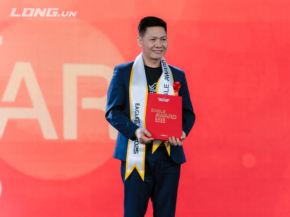 Nhà sáng lập Nguyễn Quốc Huy với chứng nhận Eagle Award 2025