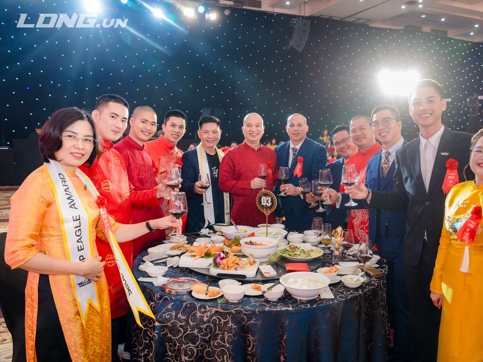 Tiệc mừng các doanh nghiệp đạt giải Eagle Award 2025