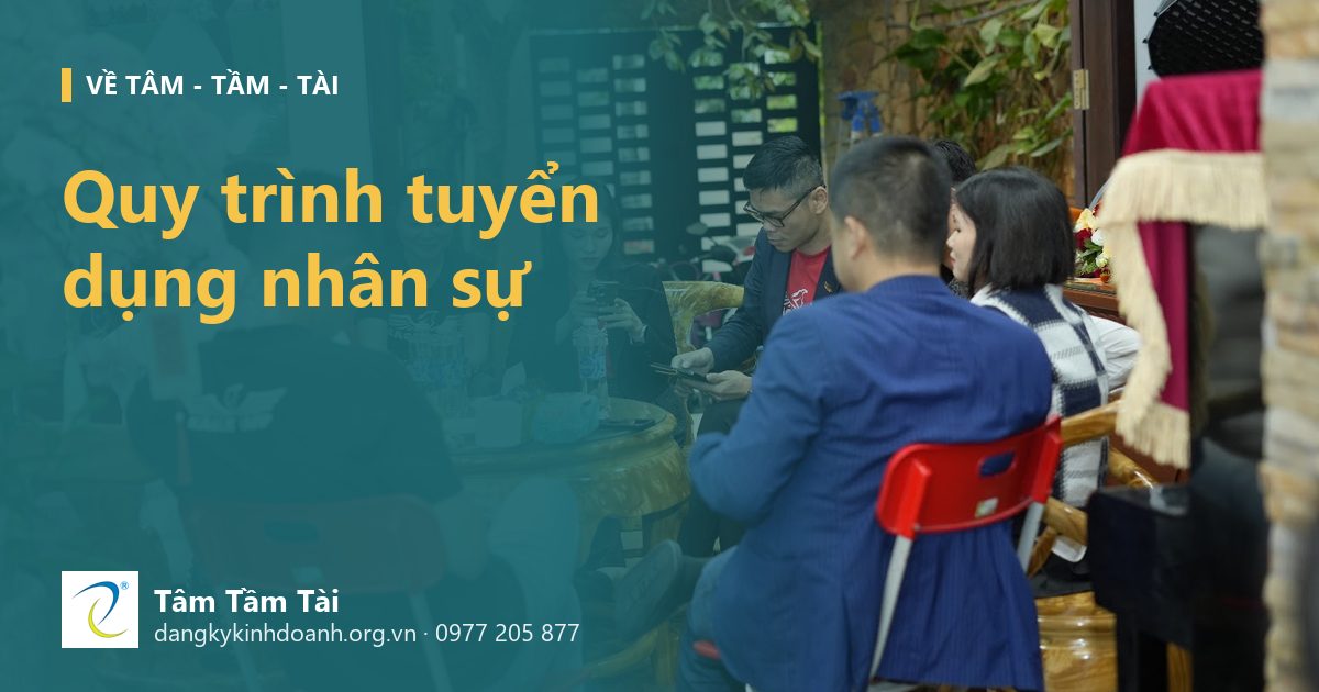 Quy trình tuyển dụng nhân sự – ảnh nền: buổi trao đổi quanh bàn tròn tại văn phòng Tâm Tầm Tài